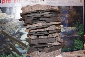 Steinstapel Steinstapel vor der Aquariumverpackung